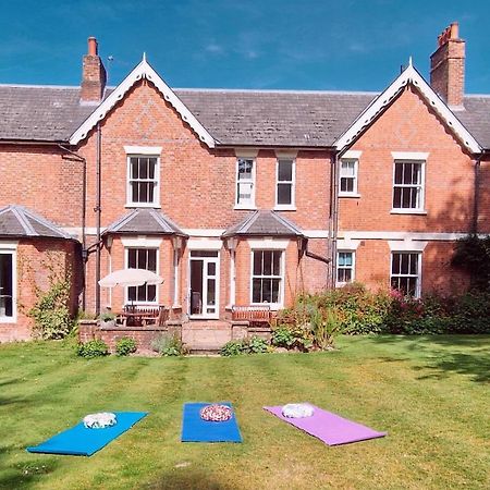 Claridge House Bed and Breakfast Lingfield Exteriör bild