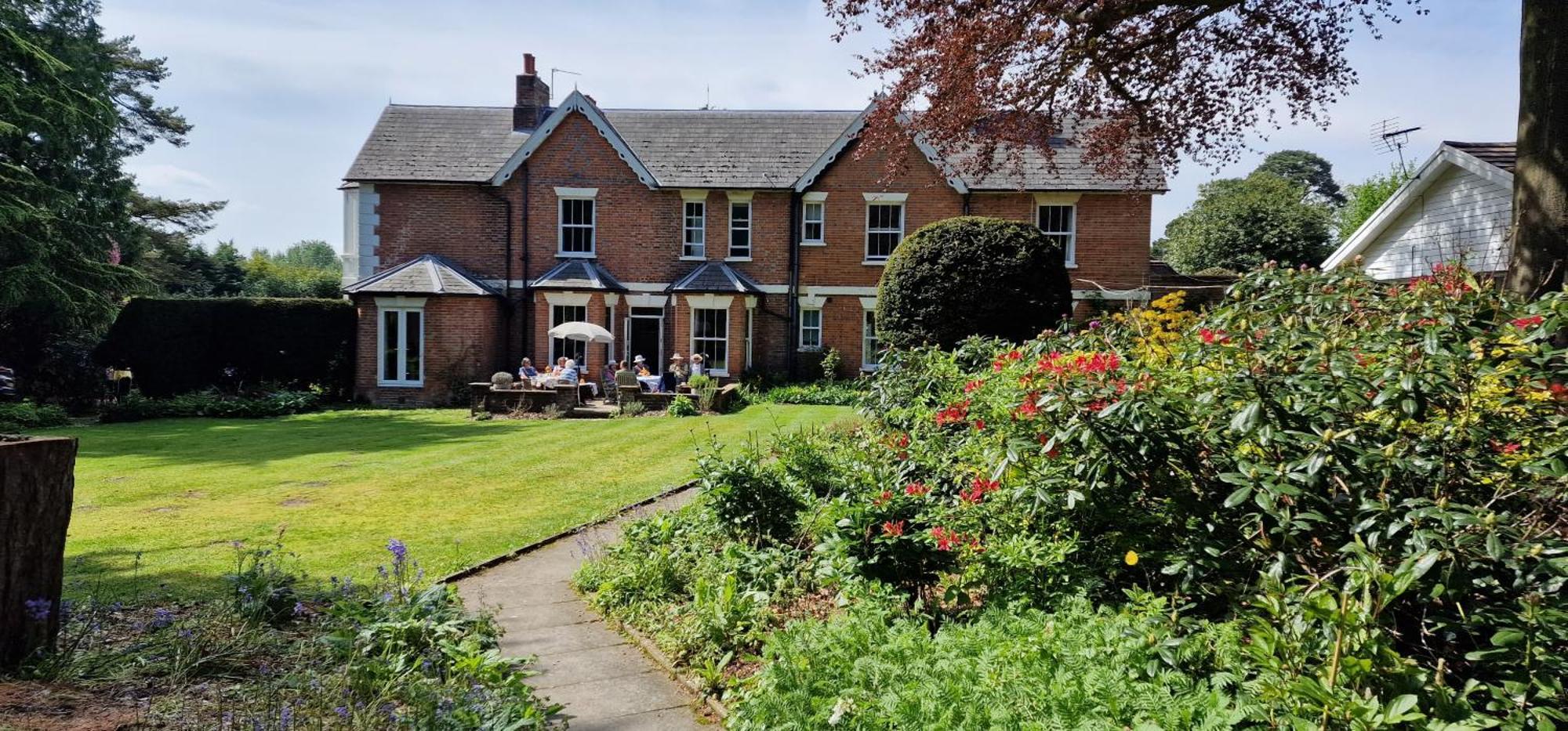 Claridge House Bed and Breakfast Lingfield Exteriör bild